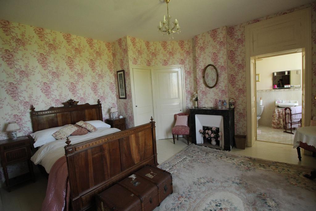 Bed and Breakfast Manoir Angle Blanzay-sur-Boutonne Zimmer foto