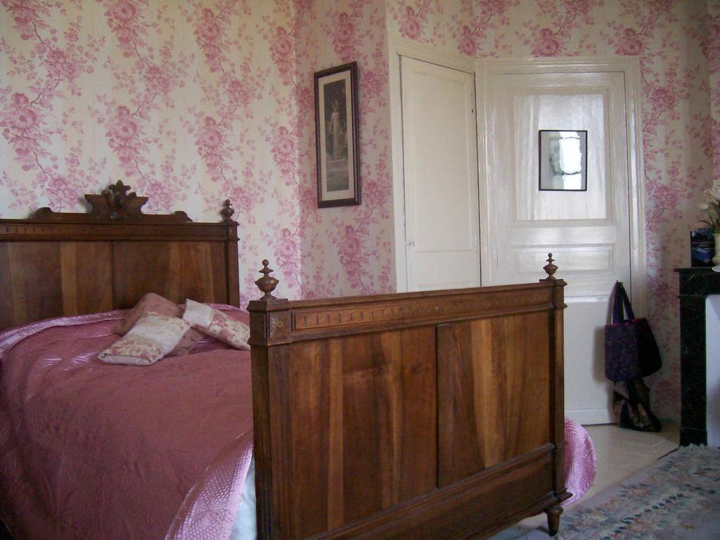 Bed and Breakfast Manoir Angle Blanzay-sur-Boutonne Zimmer foto