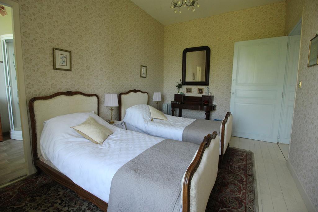 Bed and Breakfast Manoir Angle Blanzay-sur-Boutonne Zimmer foto